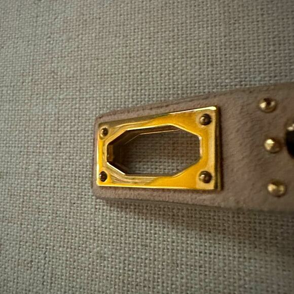 Givenchy leather bracelet w Swarovski crystals, faceted beads & shark tooth lock - Picture 9 of 14